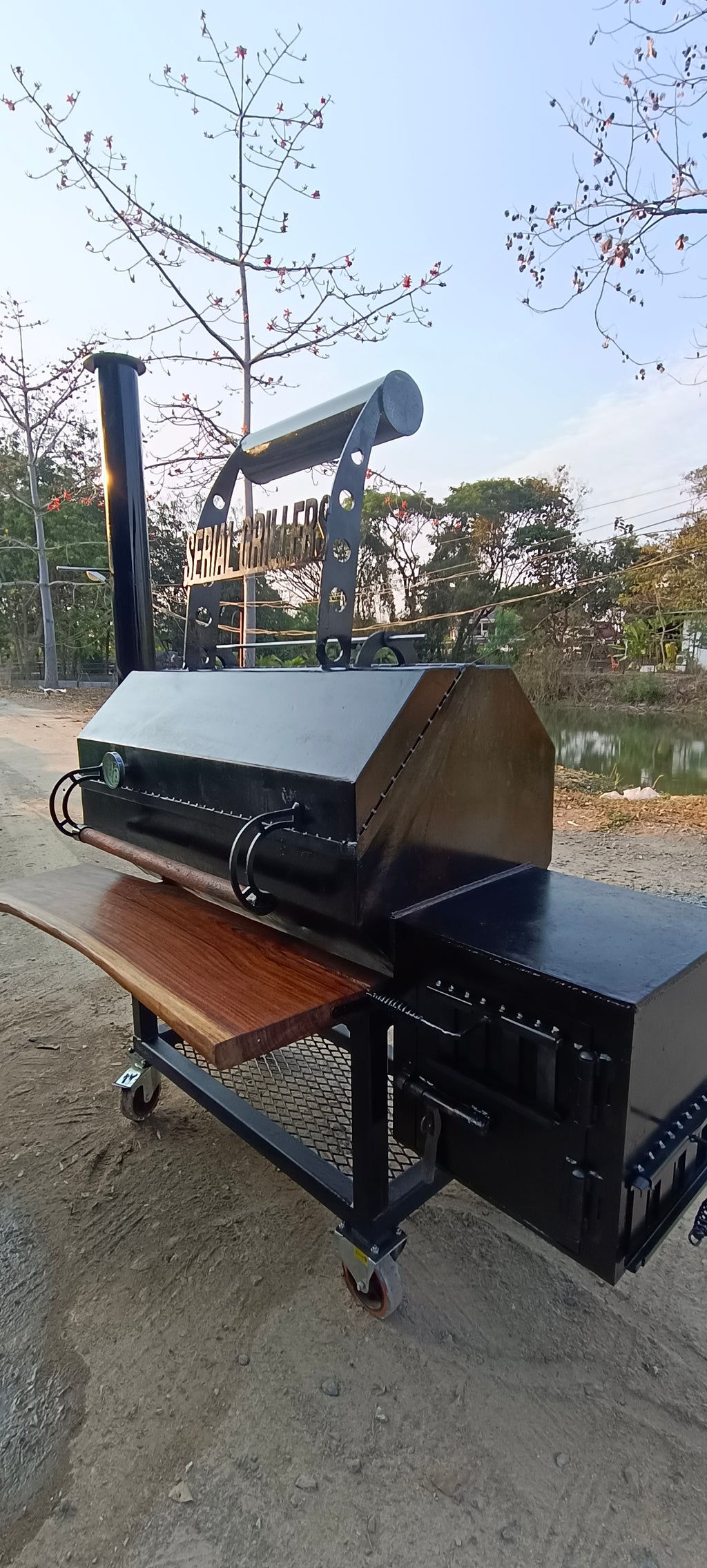 Jumbo Jack the Ribber Smoker and Grill