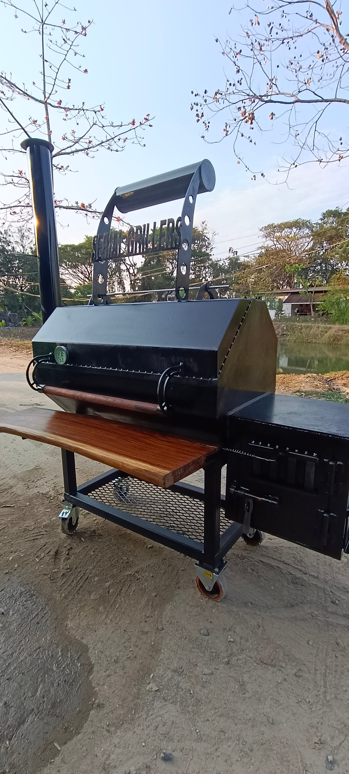 Jumbo Jack the Ribber Smoker and Grill