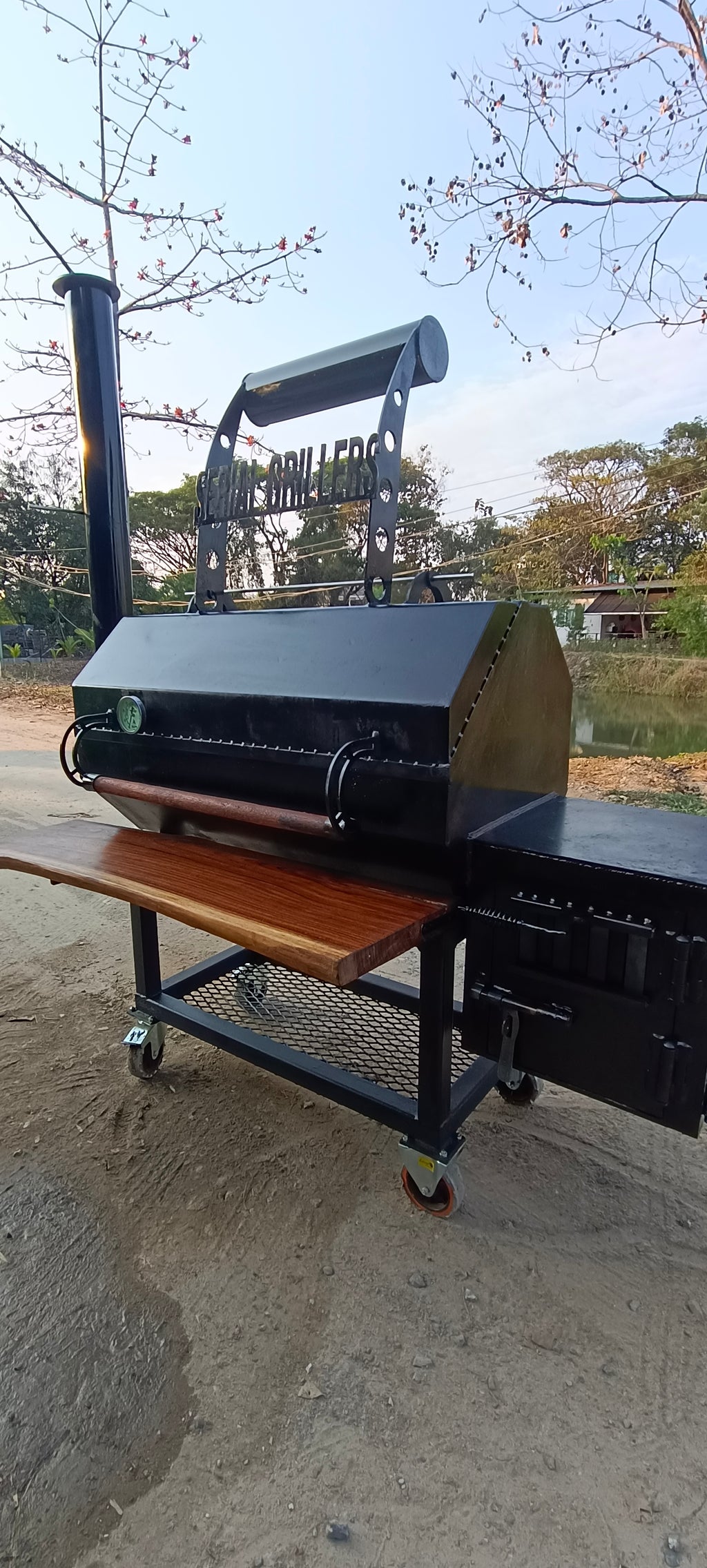Jumbo Jack the Ribber Smoker and Grill