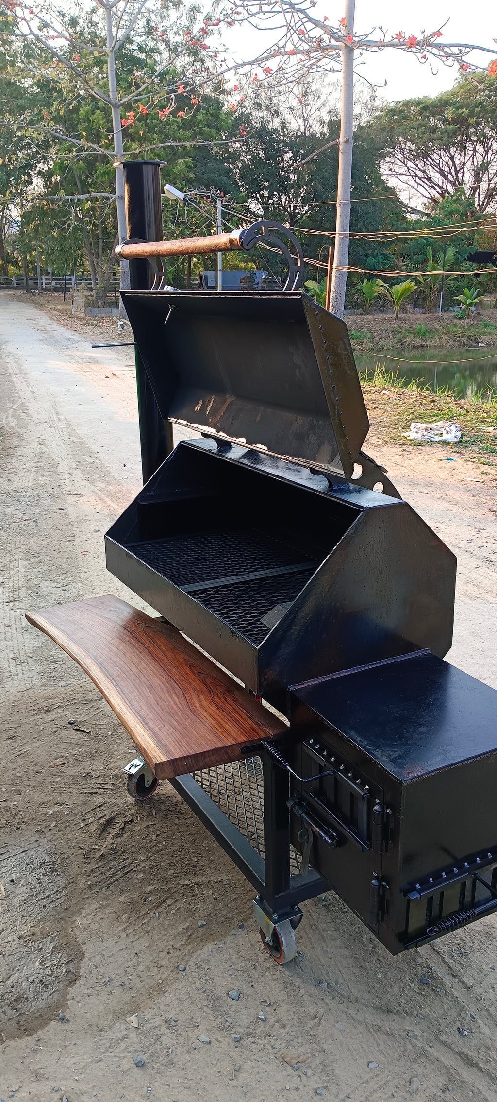 Jumbo Jack the Ribber Smoker and Grill