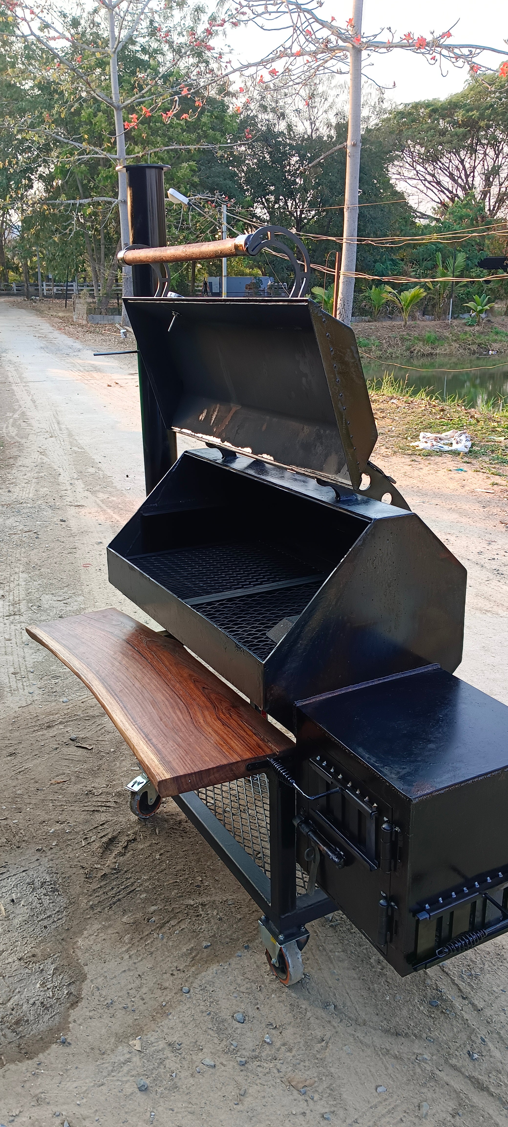 Jumbo Jack the Ribber Smoker and Grill