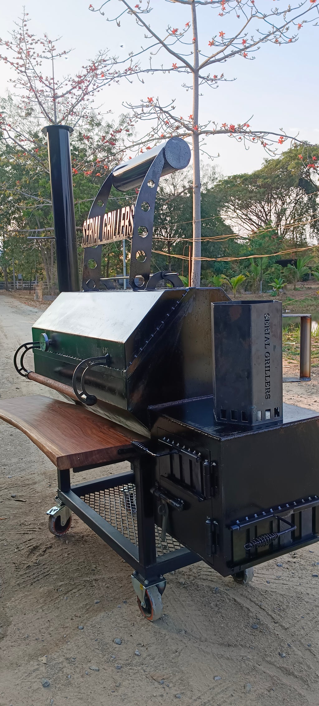 Jumbo Jack the Ribber Smoker and Grill